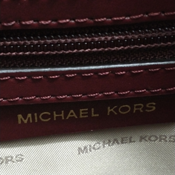 💥Offers Welcome💥Michael Kors Gloria Signature Crossbody Bag - Picture 7 of 16